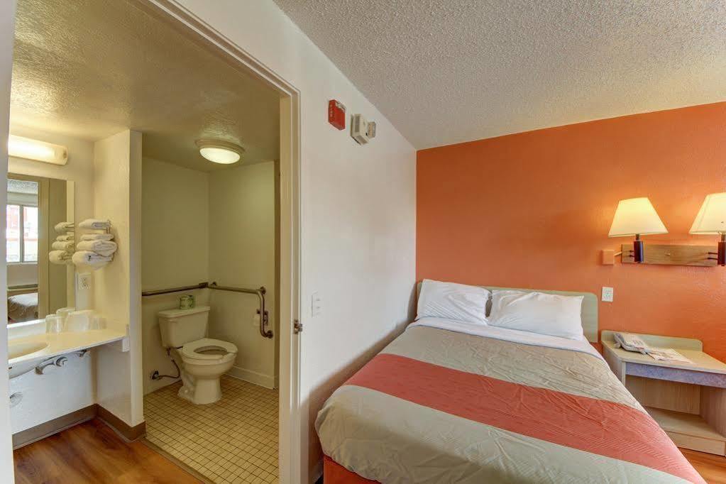Red Roof Inn San Antonio Northeast - Rittiman Rd Eksteriør billede