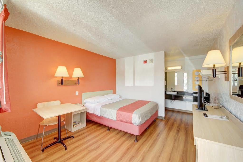 Red Roof Inn San Antonio Northeast - Rittiman Rd Eksteriør billede
