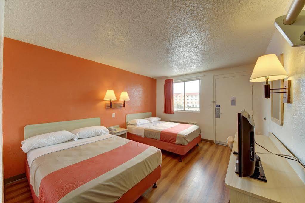 Red Roof Inn San Antonio Northeast - Rittiman Rd Eksteriør billede