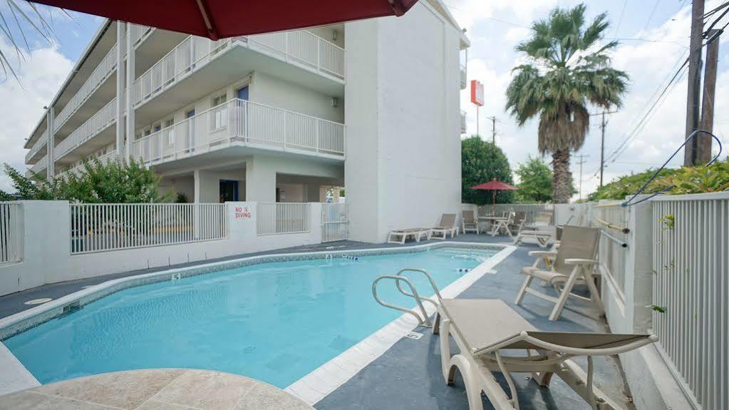Red Roof Inn San Antonio Northeast - Rittiman Rd Eksteriør billede